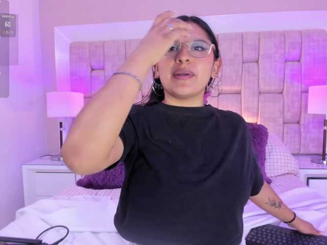 HoneyWoods live cam on BongaCams