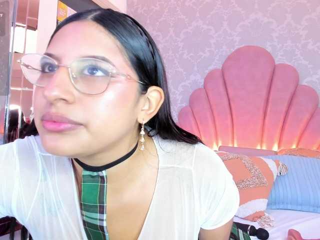 HoneyWoods live cam on BongaCams