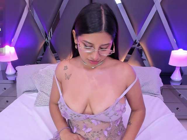 HoneyWoods live cam on BongaCams
