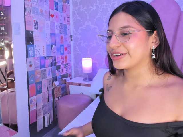 HoneyWoods live cam on BongaCams