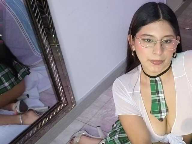 le modèle HoneyWoods est en webcam porno dans un show sur le site bongacams, il possède les tags suivants: Latino/Hispanic,Brunette,Shaved