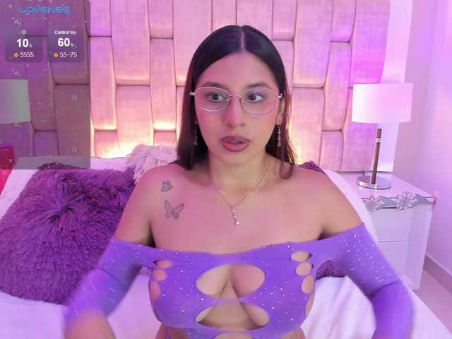 HoneyWoods live cam on BongaCams
