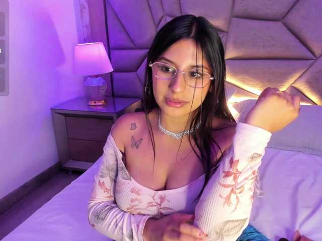 HoneyWoods live cam on BongaCams