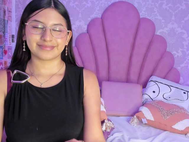 HoneyWoods live cam on BongaCams