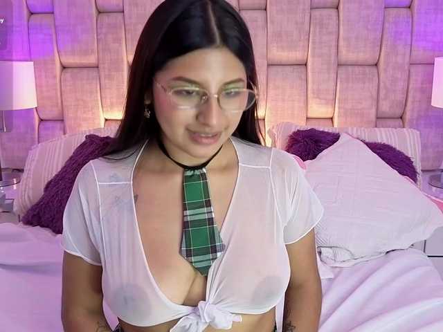 HoneyWoods live cam on BongaCams