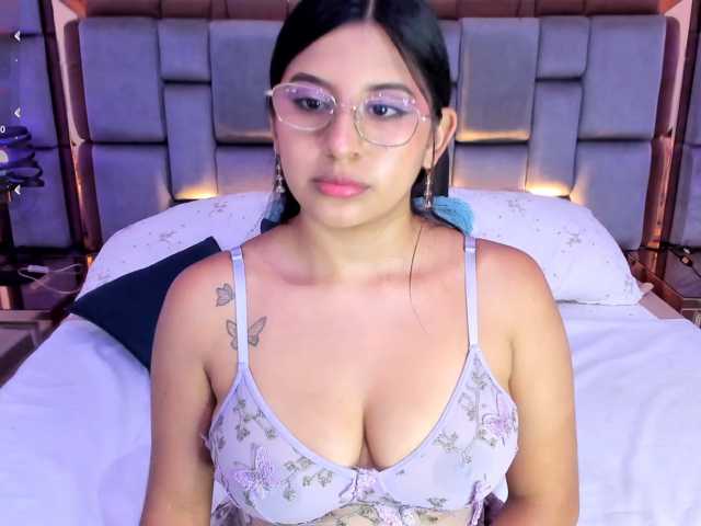 HoneyWoods live cam on BongaCams