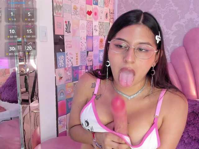 HoneyWoods live cam on BongaCams