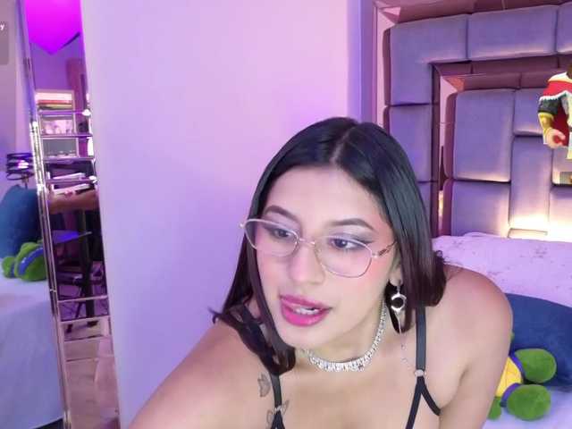 HoneyWoods live cam on BongaCams