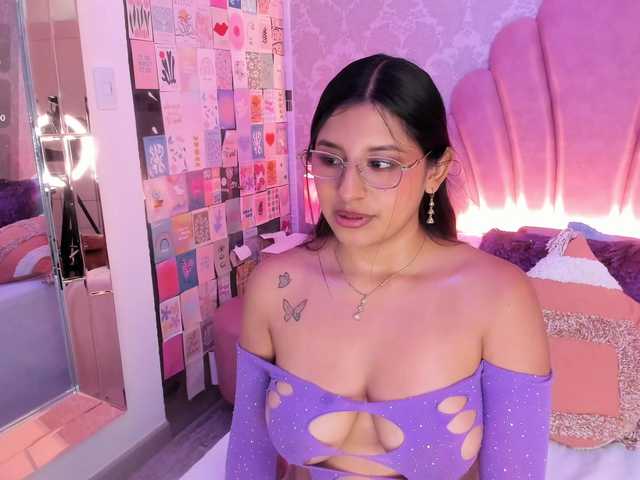 HoneyWoods live cam on BongaCams