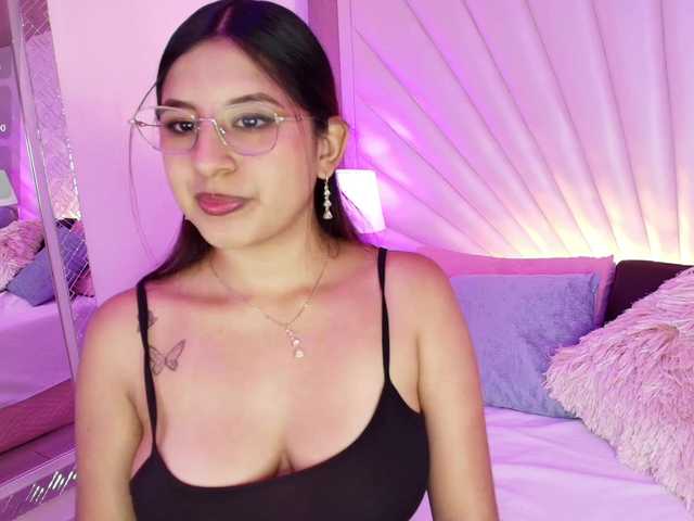 HoneyWoods live cam on BongaCams