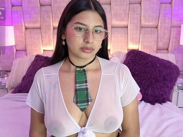HoneyWoods live webcam show