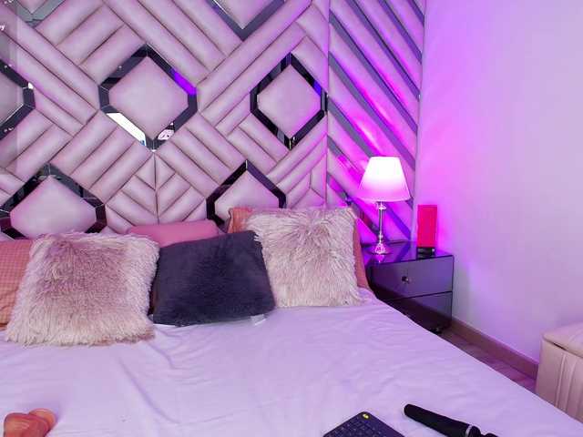 HoneyWoods live cam on BongaCams