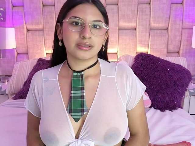 HoneyWoods live cam on BongaCams