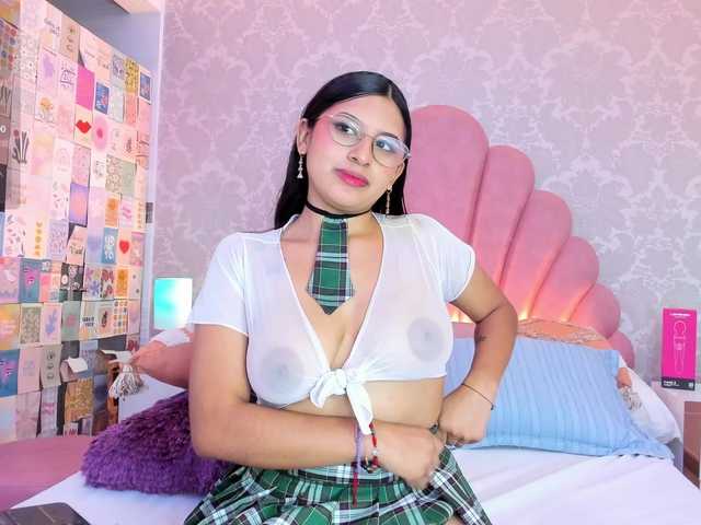 HoneyWoods live cam on BongaCams