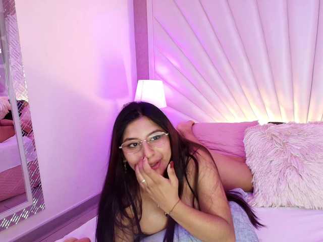 HoneyWoods live cam on BongaCams