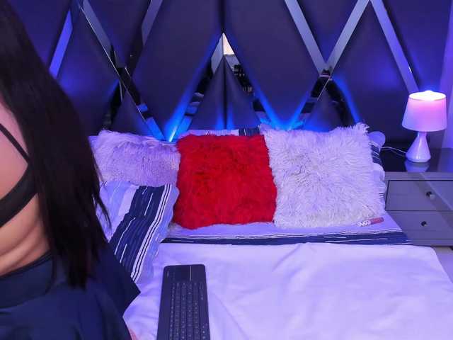 HoneyWoods live cam on BongaCams