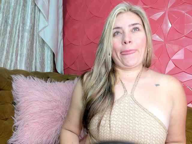 MiaGautier webcam