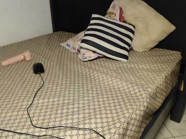 PrittyPrincess live cam on BongaCams