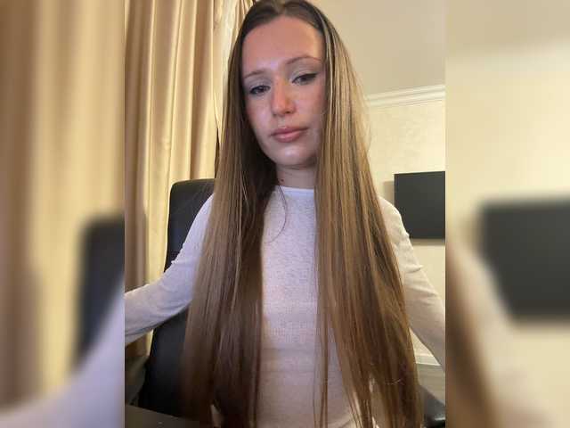 Malikaa1 live cam