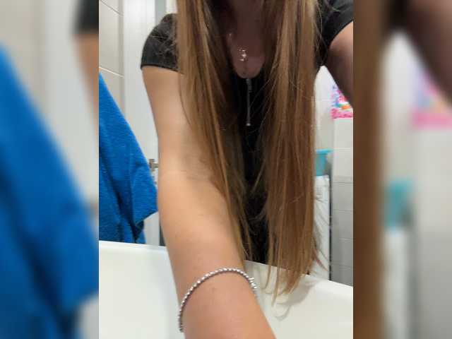 Malikaa1 live cam preview