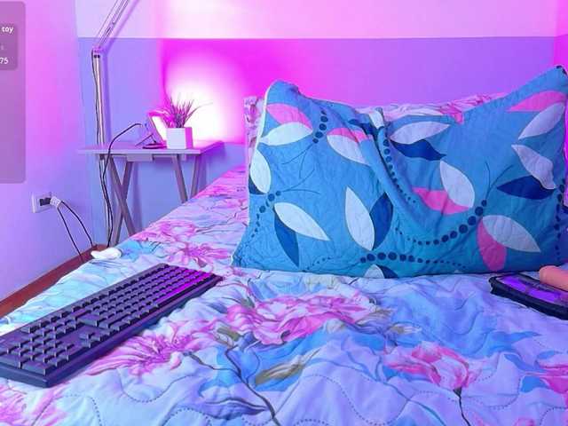 HazelLatina live webcam show