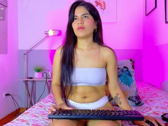 HazelLatina live cam on BongaCams