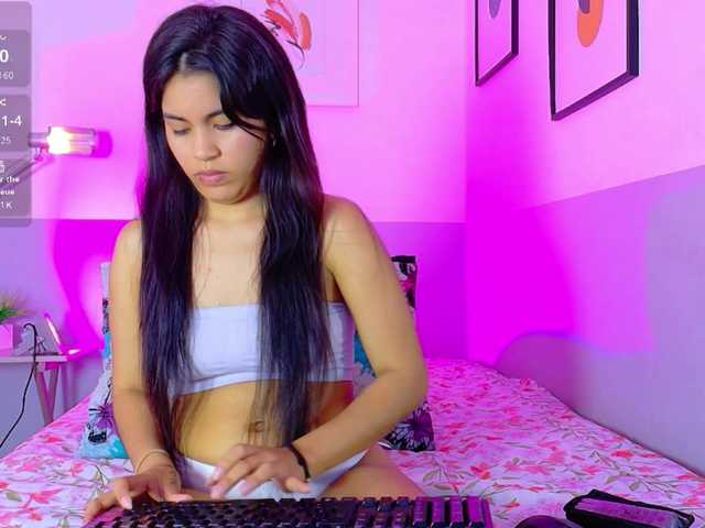 HazelLatina live cam on BongaCams