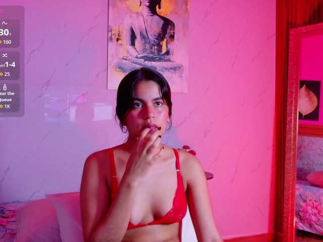 HazelLatina live cam on BongaCams