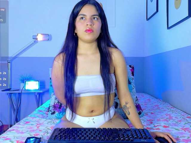 HazelLatina live cam on BongaCams
