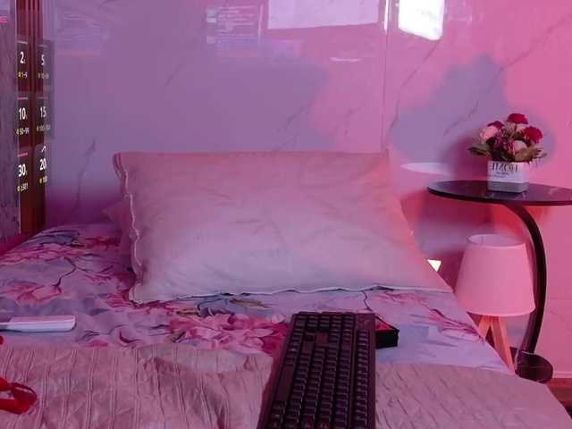 HazelLatina live webcam show
