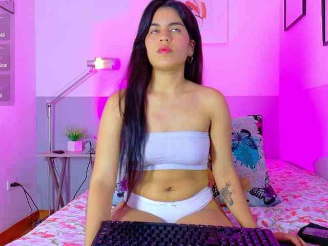 HazelLatina webcam