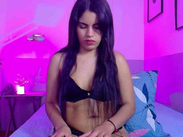 HazelLatina webcam