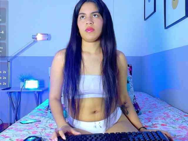 HazelLatina webcam