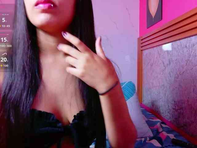 HazelLatina Live Webcam on BongaCams