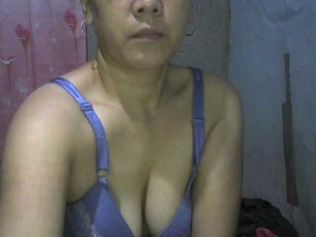 hellokiffy live cam on BongaCams