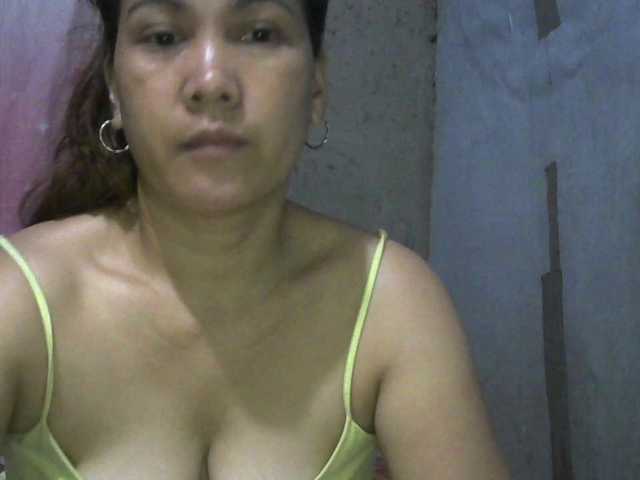 hellokiffy live cam on BongaCams