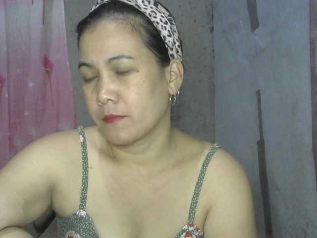 hellokiffy live cam on BongaCams