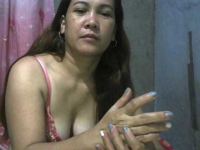 hellokiffy live cam on BongaCams