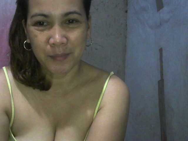 hellokiffy live cam on BongaCams