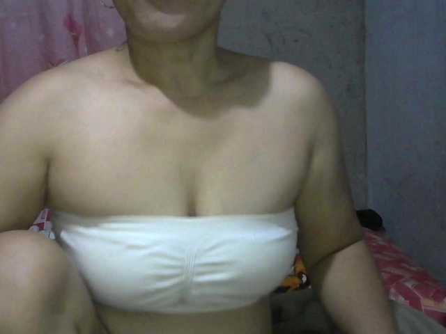 hellokiffy live cam on BongaCams