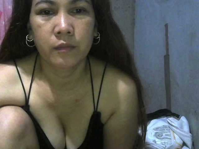 hellokiffy live cam on BongaCams