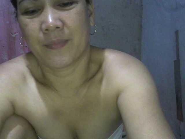 hellokiffy live cam on BongaCams