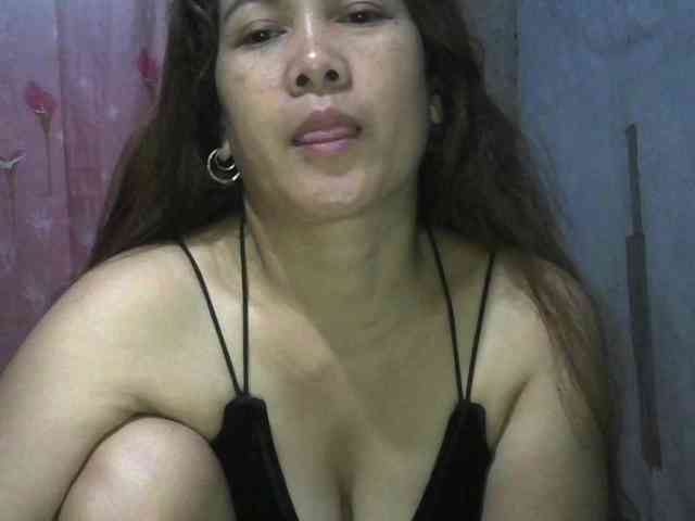 hellokiffy Live Webcam on BongaCams