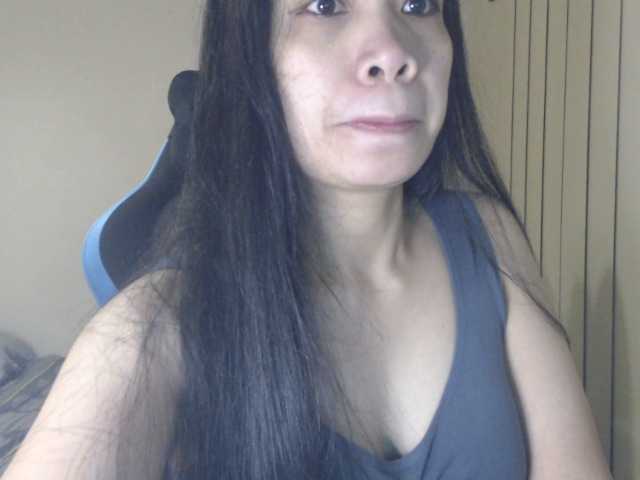 Delicious-bella live cam on BongaCams