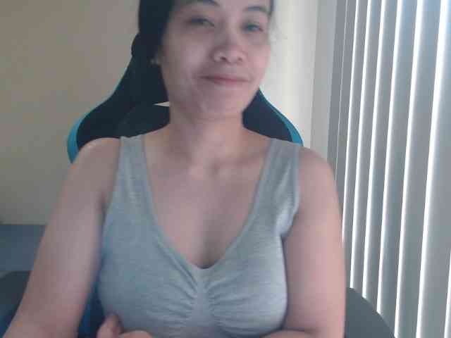 Delicious-bella webcam