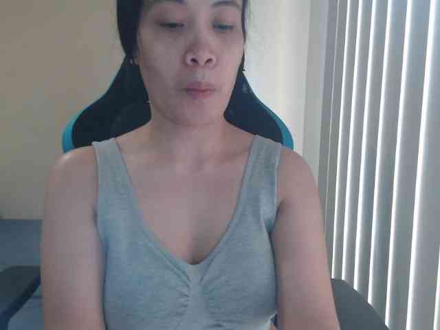 Delicious-bella webcam
