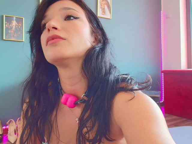 Model: NikyStyris