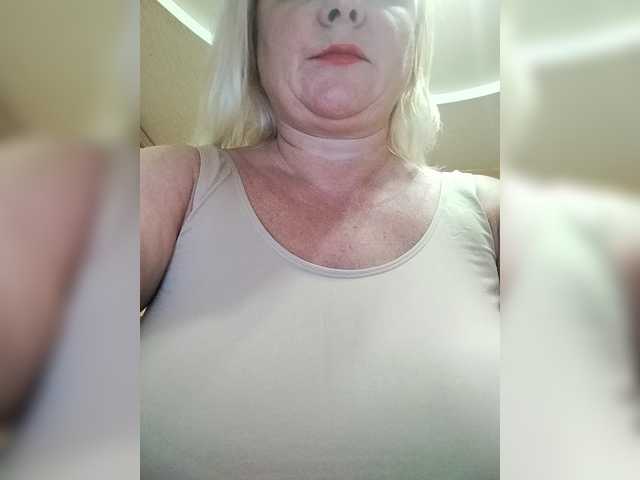 MiraRobens1 live cam on BongaCams