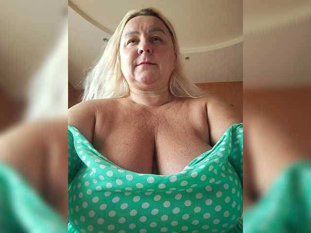MiraRobens1 live cam on BongaCams
