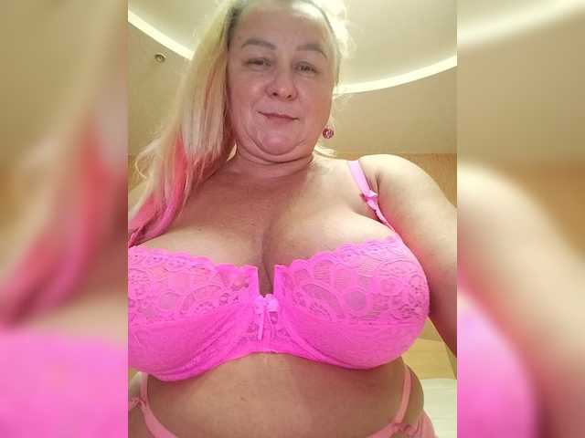 MiraRobens1 live cam on BongaCams